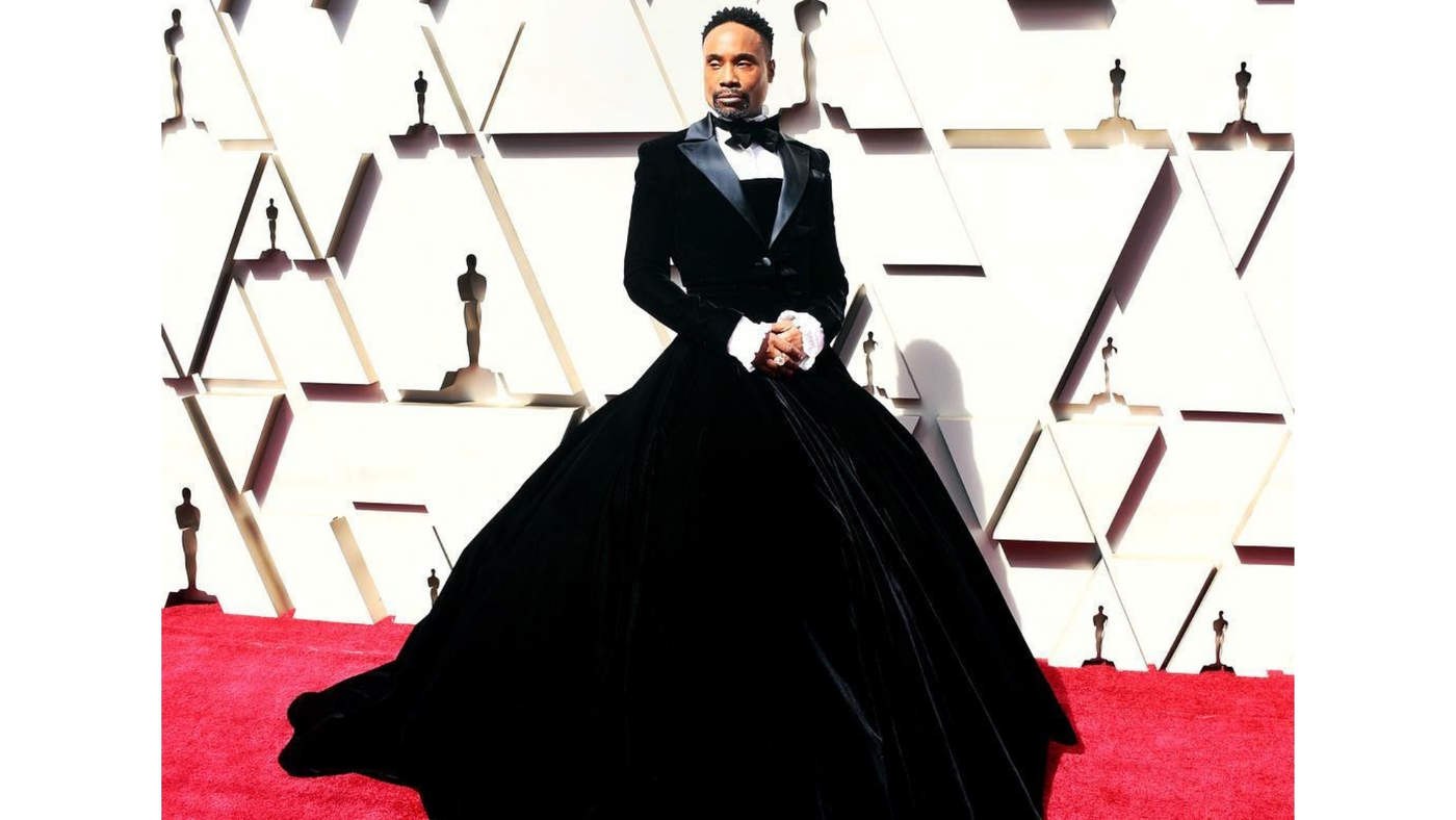 Billy Porter, fue el primero en aparecer en la alfombra roja de los Oscar, y sorprendió al llevar puesto un vestido ampon en color negro. (ESPECIAL)