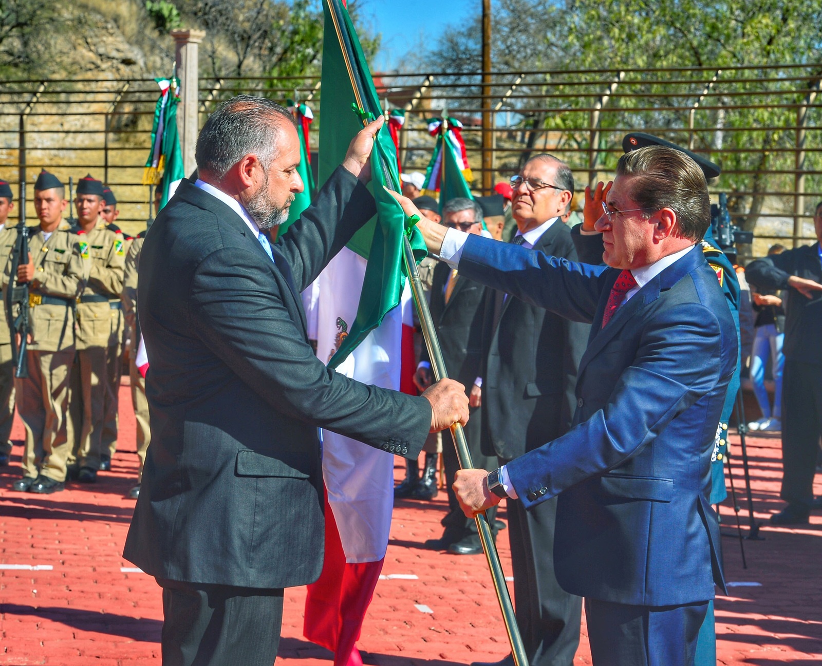 El gobernador de Durango estuvo acompañado por alumnos, personal militar y autoridades de los tres niveles de Gobierno.
