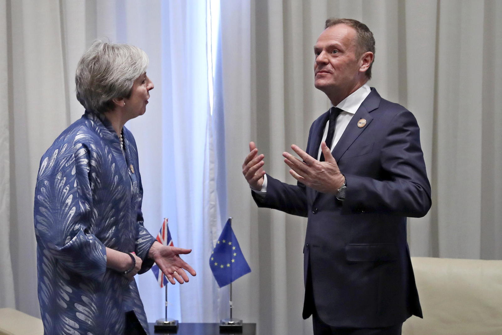 Condición. 'No vamos a discutir de nuevo hasta que traiga un texto que tenga el respaldo', dijo Tusk a Theresa May. (EFE)
