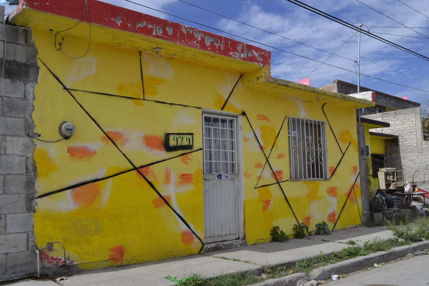 Colonos de la Lázaro Cárdenas han confiado sus fachadas a los artistas urbanos.