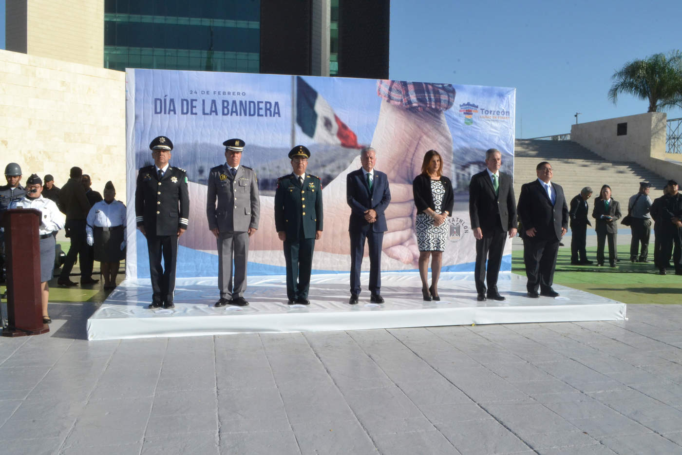 Se conmemoró el 198 aniversario del Día de la Bandera en la Plaza Mayor de Torreón. (ANGÉLICA SANDOVAL)