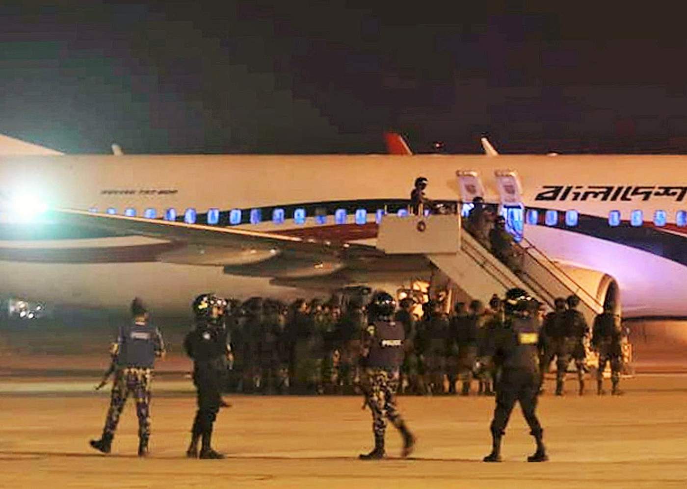 Los 142 pasajeros salieron ilesos, así como la tripulación del vuelo BG147, de la aerolínea nacional Biman Bangladesh Airlines, que salió del aeropuerto de Daca rumbo a Dubai. (EFE)