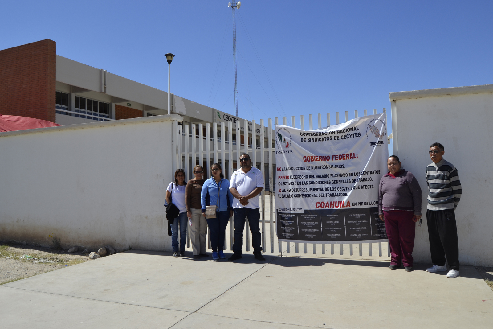 Docentes de Cecyte Coahuila plantel Matamoros se unieron al paro convocado por la Confederación Nacional de los Sindicatos de Cecytes para protestar por recorte presupuestal. (EL SIGLO DE TORREÓN/EDITH GONZÁLEZ)