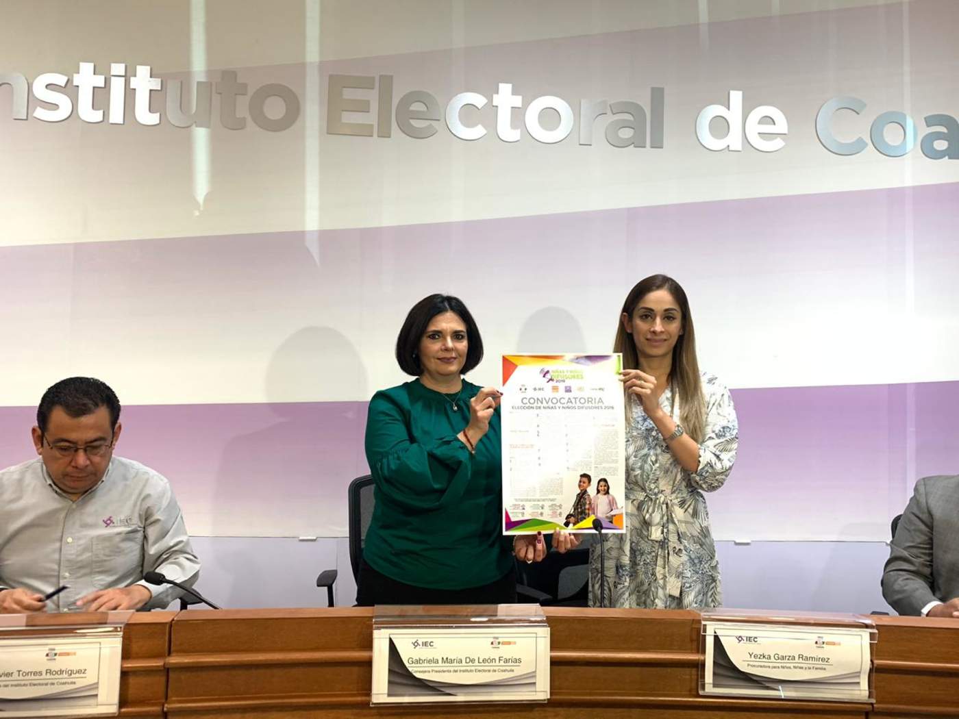 Gabriela María de León Farías, destacó la importancia de capacitar a los niños y niñas en el conocimiento de sus derechos y en materia de democracia, ya que ellos eligen a sus representantes a través del voto.