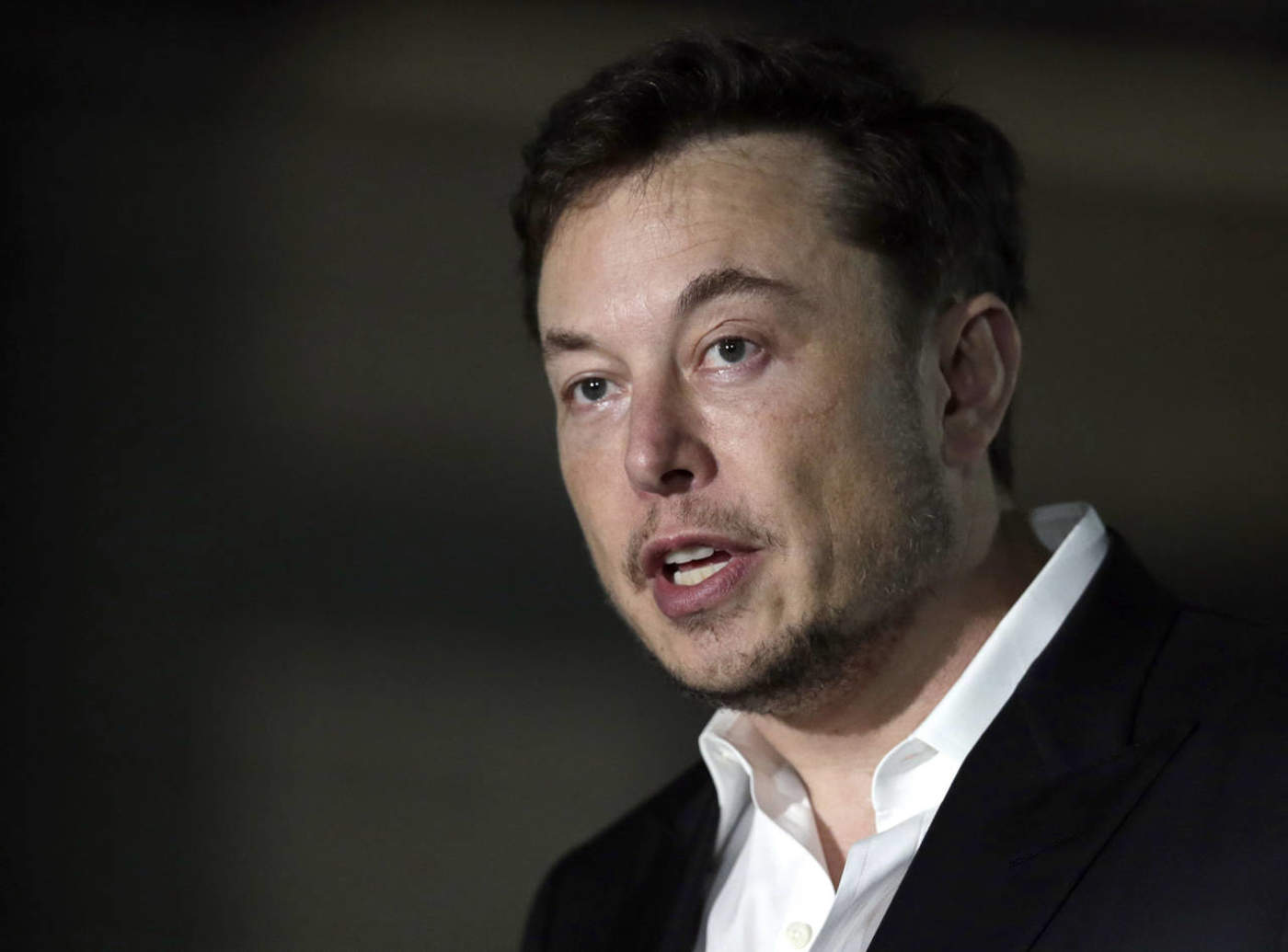 Musk tuiteó el 19 de febrero las cifras de fabricación de autos sin aprobación del abogado de Tesla. (ARCHIVO)