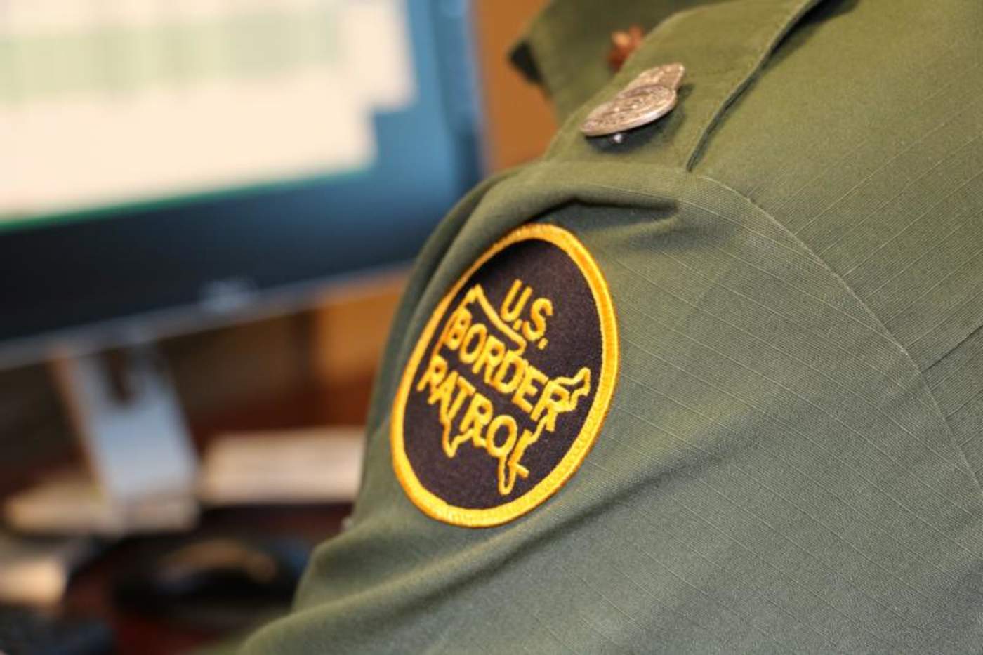 La detención del hombre de 29 años de edad y originario de El Salvador, se registró el sábado pasado, precisamente cuando los agentes de la Patrulla Fronteriza realizaban operaciones de vigilancia de línea, cerca de Eagle Pass. 