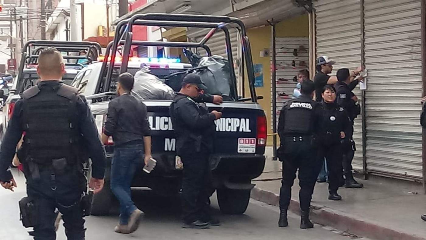 En el operativo participaron elementos de la Policía Municipal de Saltillo, quienes cerraron la circulación a las vialidades que rodearon el lugar.