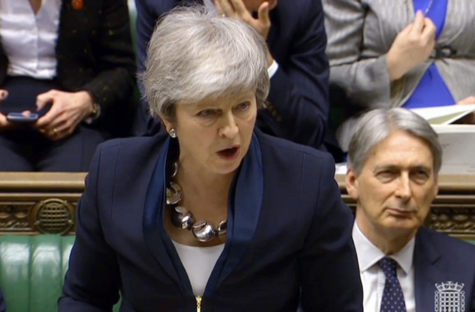 Salida. La primera ministra Theresa May, muy presionada dentro y fuera de su partido, ofreció tres opciones. (EFE)