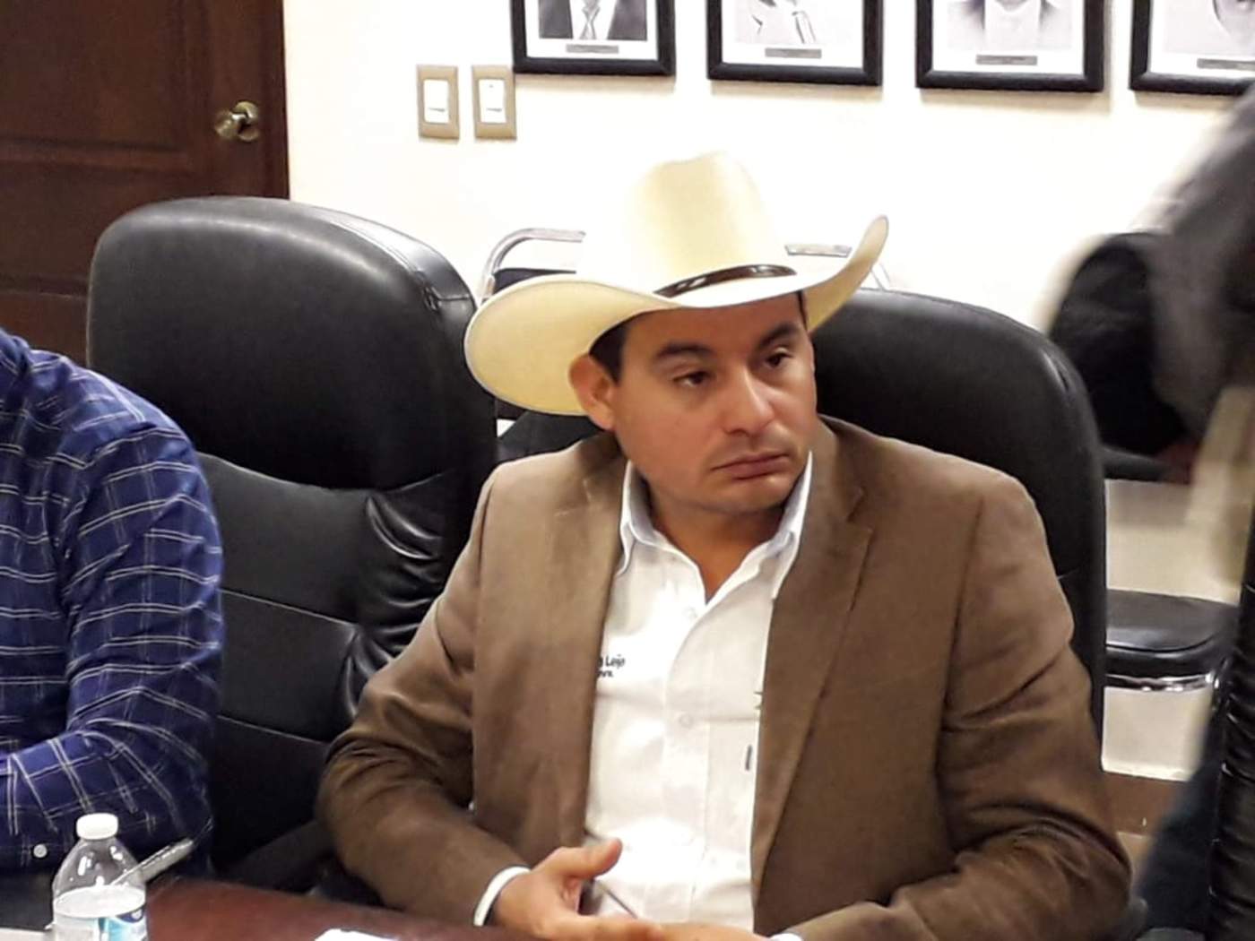 Raúl Cárdenas presentó la propuesta del alcalde para nombrar como presidente de Transparencia al abogado que amenazó con demandar a quienes critican al presidente municipal o al ayuntamiento. 