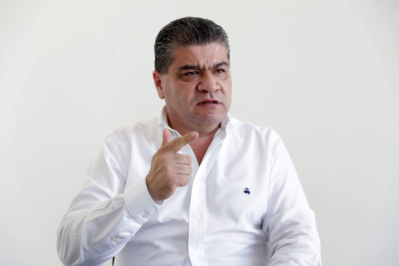 “Eso va en contra de los derechos de libertad de expresión. Yo creo que hay que hablar con el alcalde”, declaró el gobernador Miguel Riquelme. (ARCHIVO)
