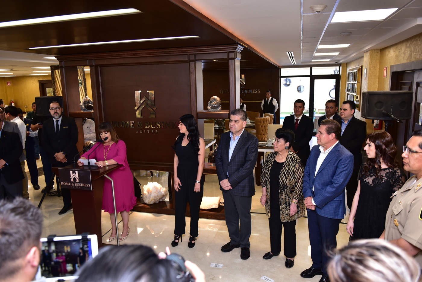 Ante la presencia de autoridadades gubernamentales de los tres niveles de Gobierno fue inaugurado el hotel Home & Business Suites.