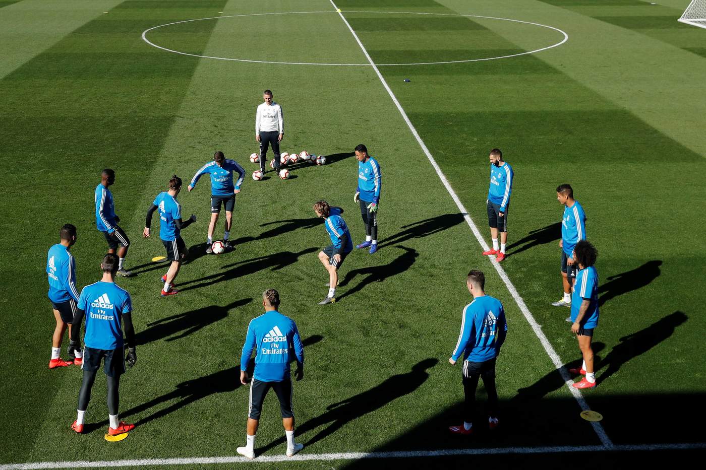 Los jugadores del Real Madrid durante la sesión de entrenamiento previo al duelo ante Barcelona.