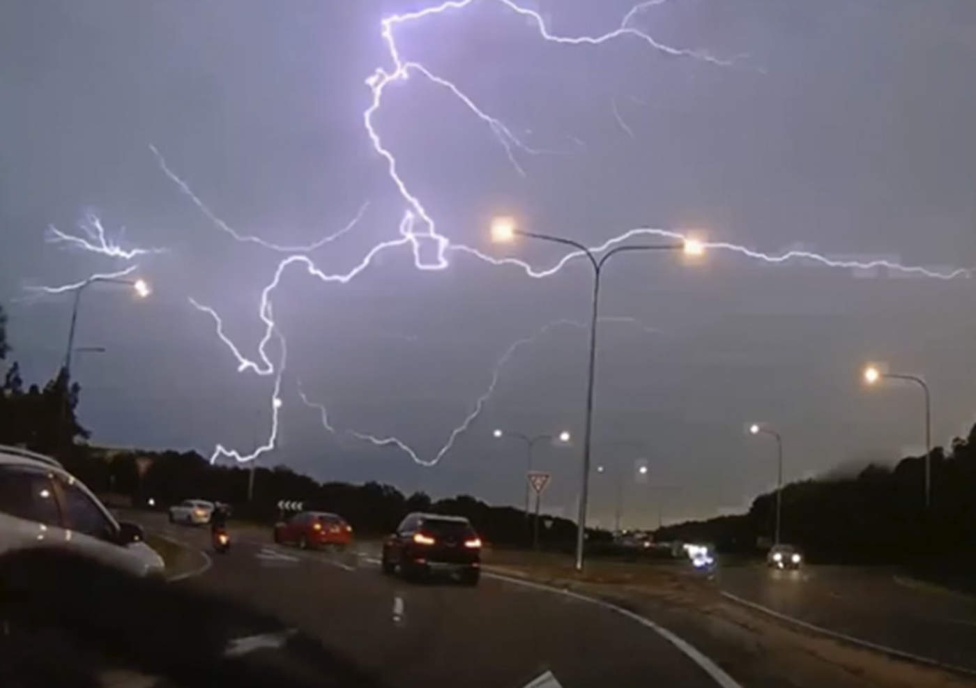 Asombroso video de relámpagos durante tormenta se hace viral