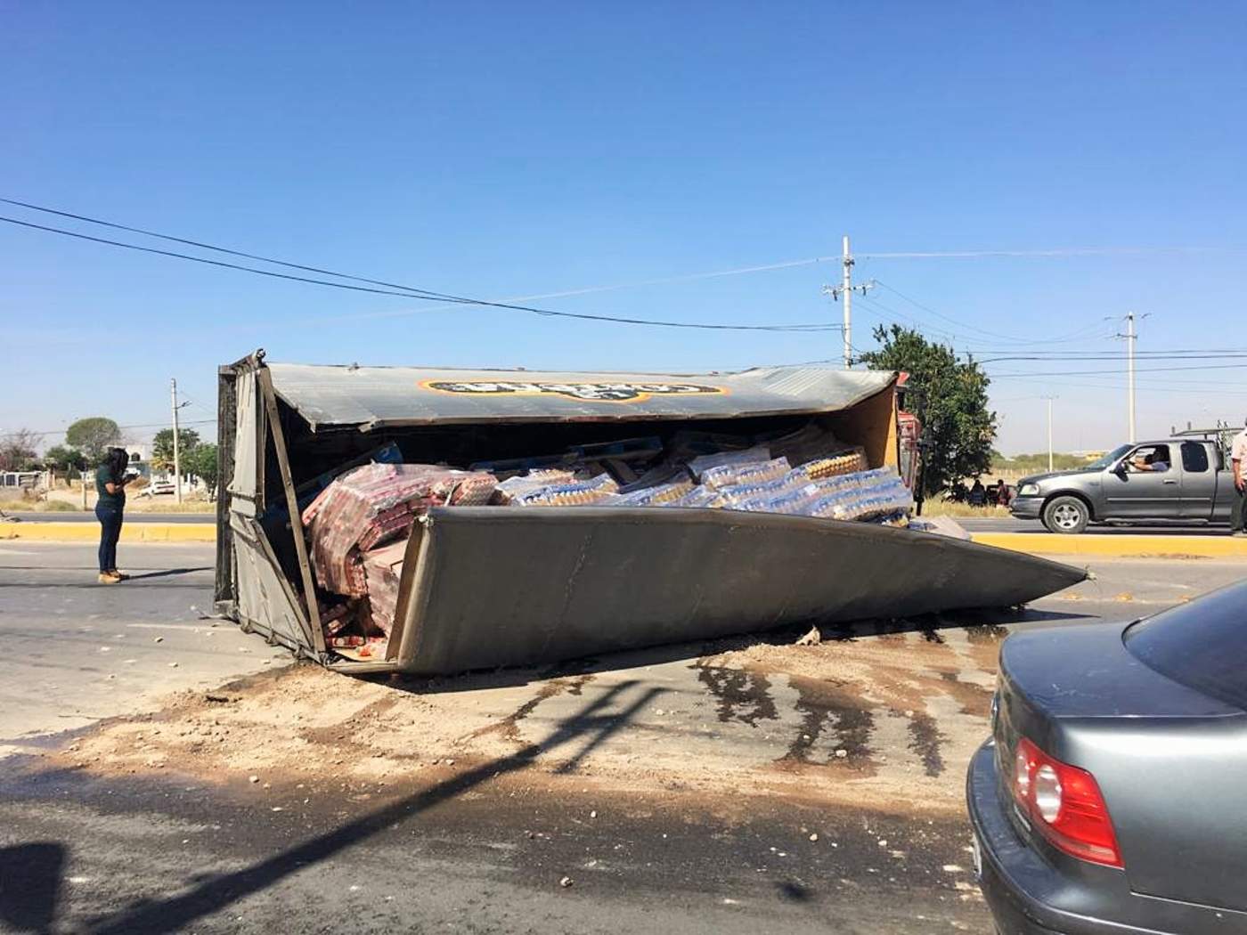 Se vuelca camión en el ejido La Concha de Torreón