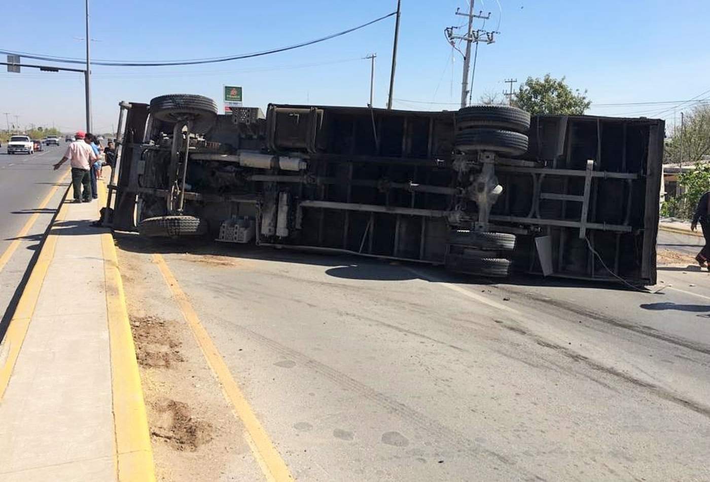 Se vuelca camión en el ejido La Concha de Torreón