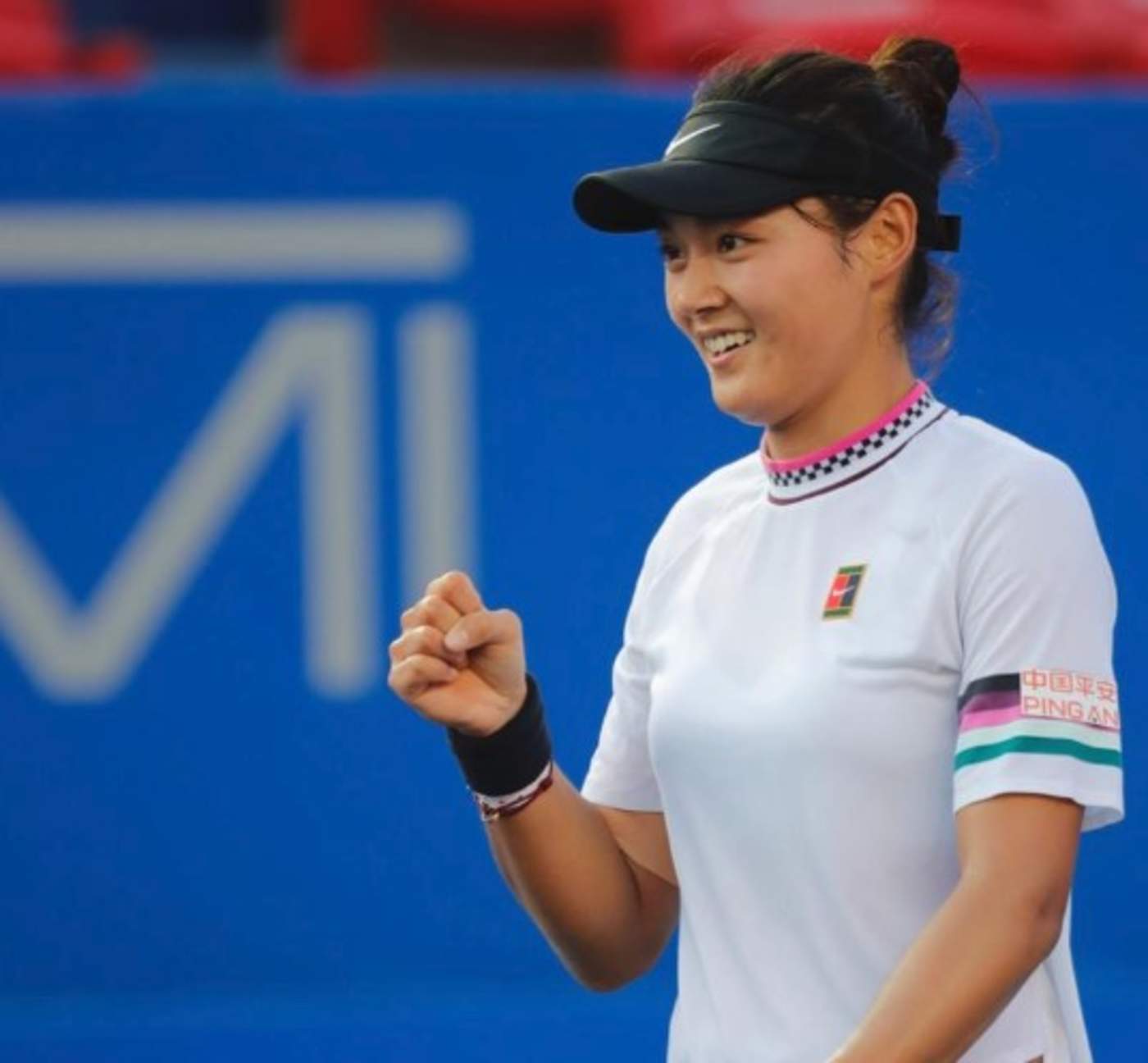Wang obtuvo su primer título profesional al terminar con 2-6,6-3 y 7-5 sobre la estadounidense Sofia Kenin. (ESPECIAL)