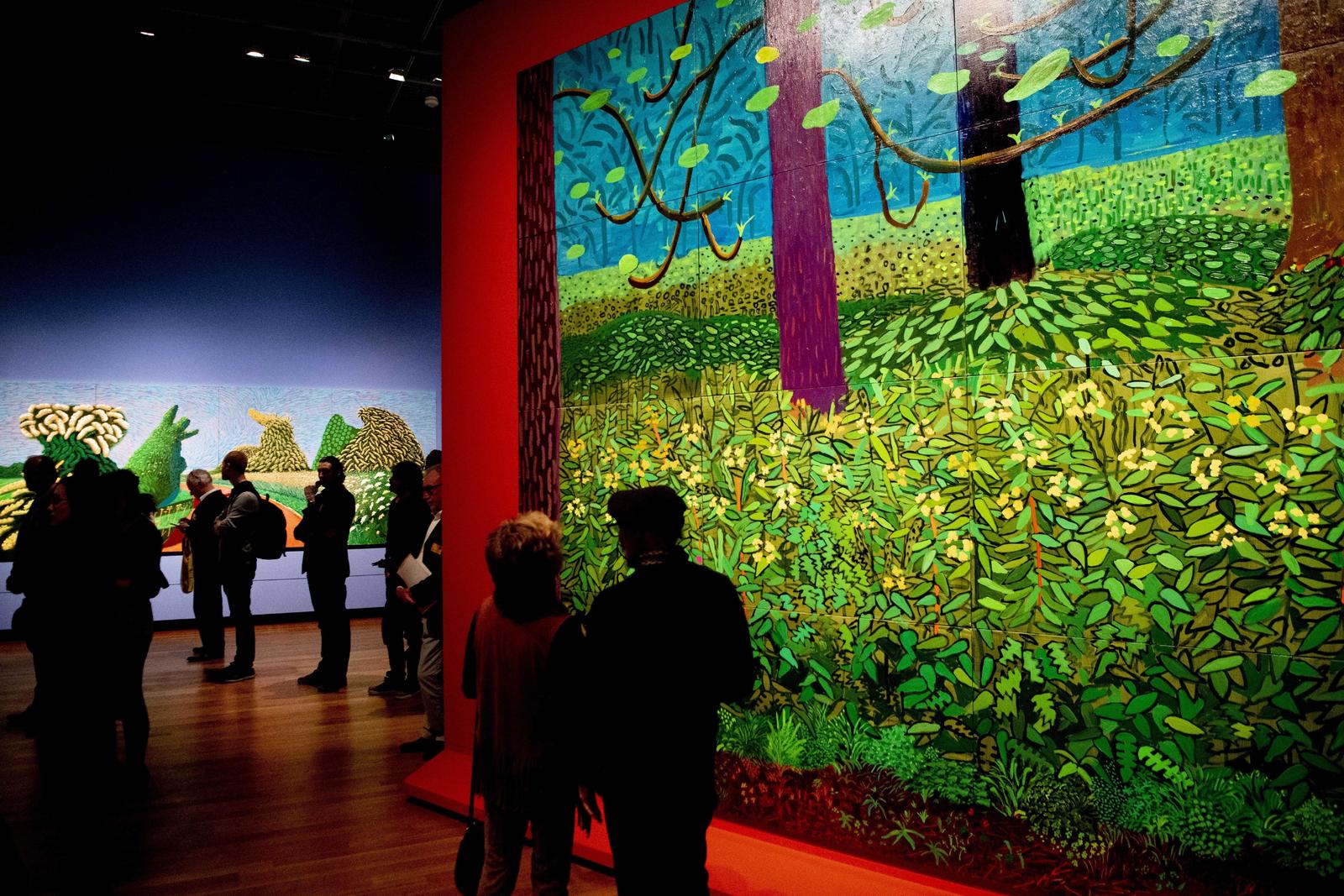 Color. El artista David Hockney se inspira en paisajes y en la naturaleza para crear su obra que está envuelta de brillantes combinaciones de colores y formas.