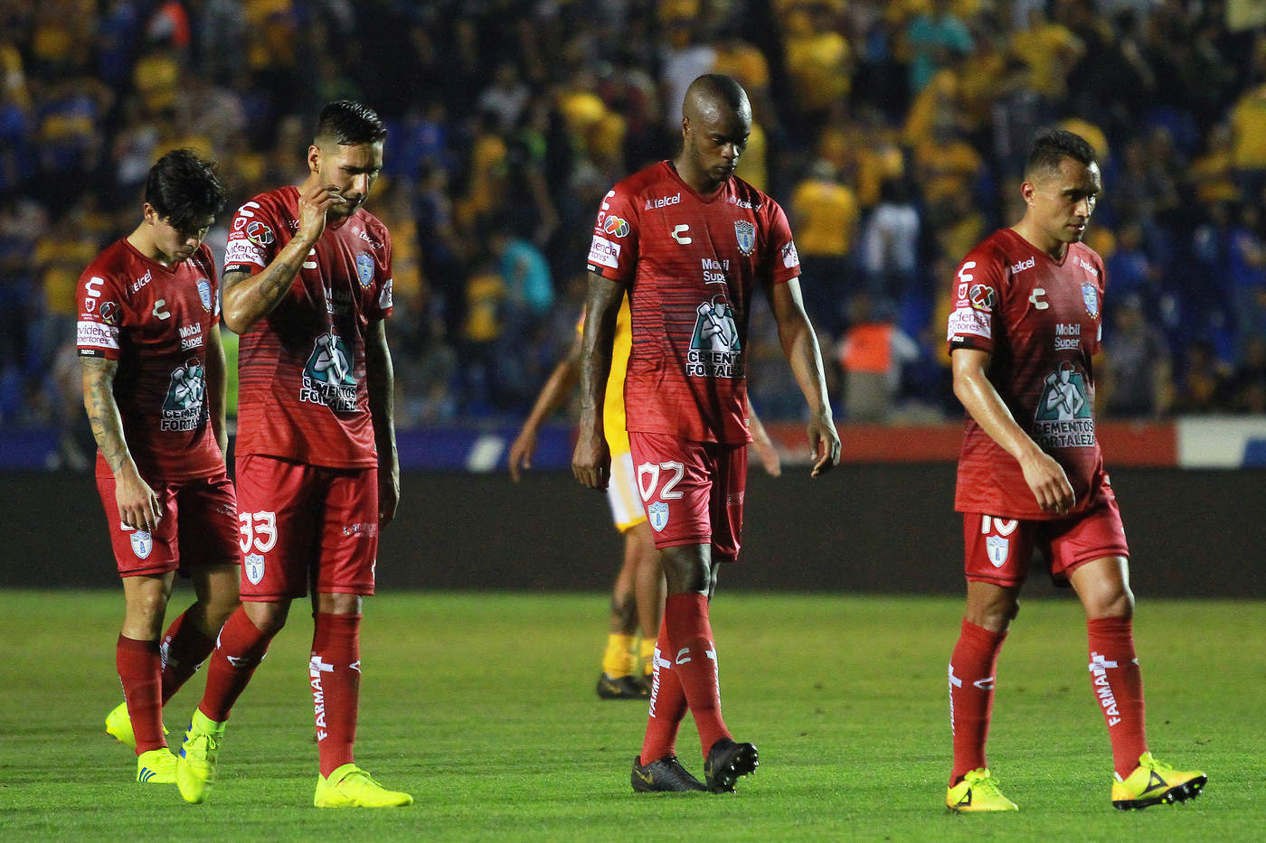Villano. Jaine Barreiro (c) metió dos autogoles en la derrota de Pachuca 3-0 ante los Tigres. (Jam Media)
