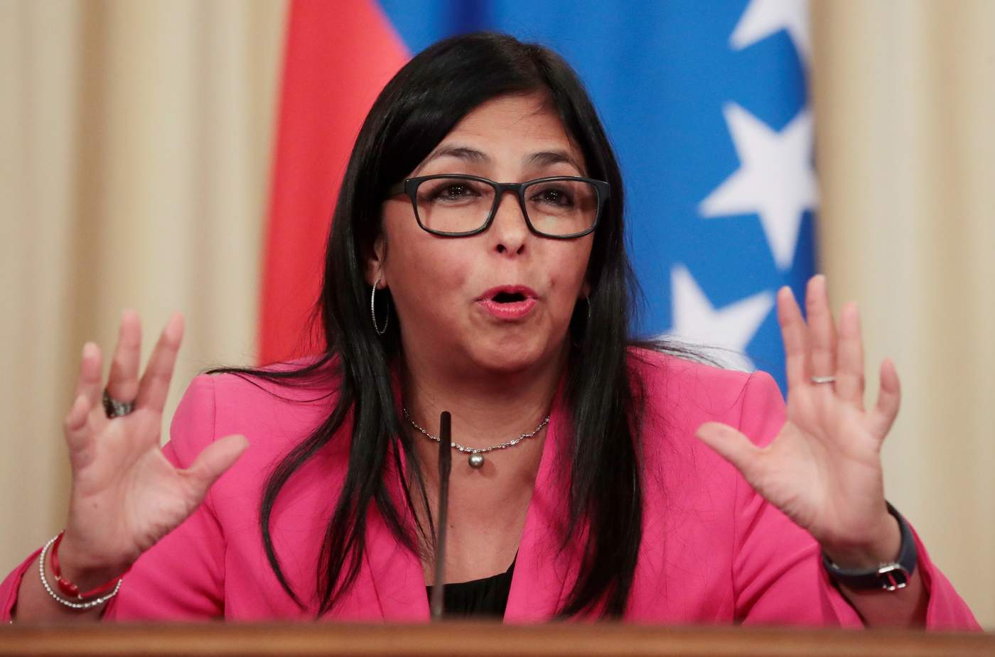 La vicepresidenta advirtió que en caso de que el líder opositor vuelva a Venezuela se verá sujeto a lo previsto por la legislación nacional. (ARCHIVO)