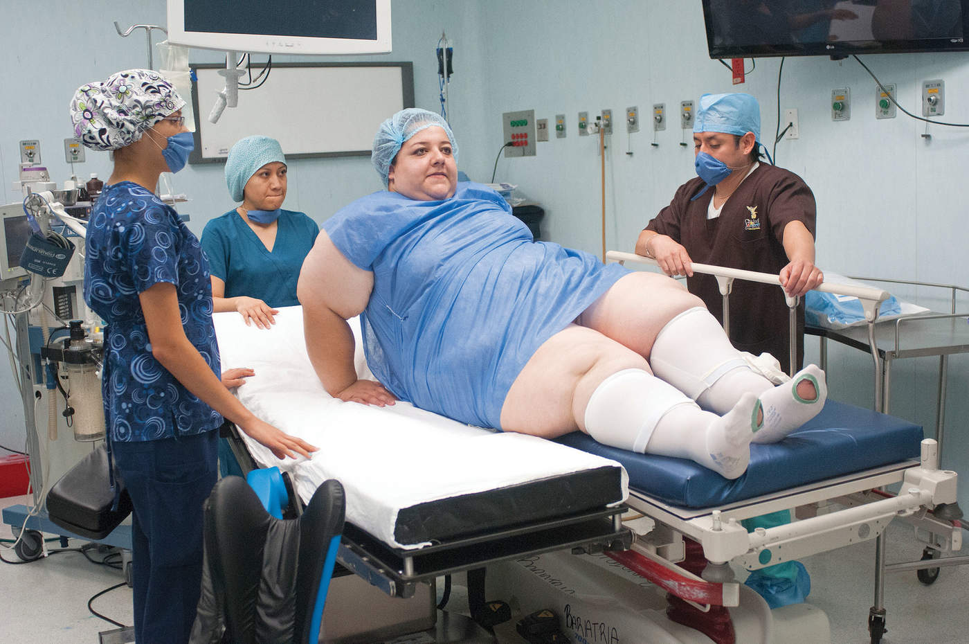 La pacienteMónica Peña ingresa al quirófano del hospital Doctor Rubén Leñero para someterse a una cirugía bariátrica. (EL UNIVERSAL)