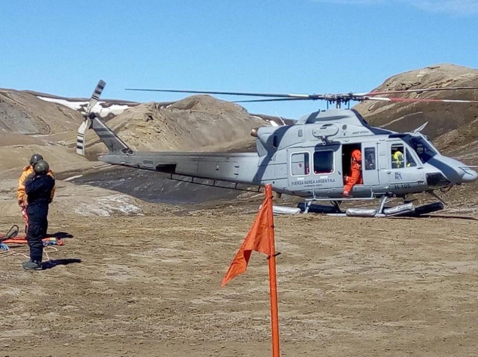 Un grupo de científicos de la República Checa, que se encontraba varado en la Antártida, fue rescatado en un operativo aéreo el sábado pasado, informó ayer el Departamento de Comunicación del Estado Mayor Conjunto de las Fuerzas Armadas argentinas. (AGENCIAS)