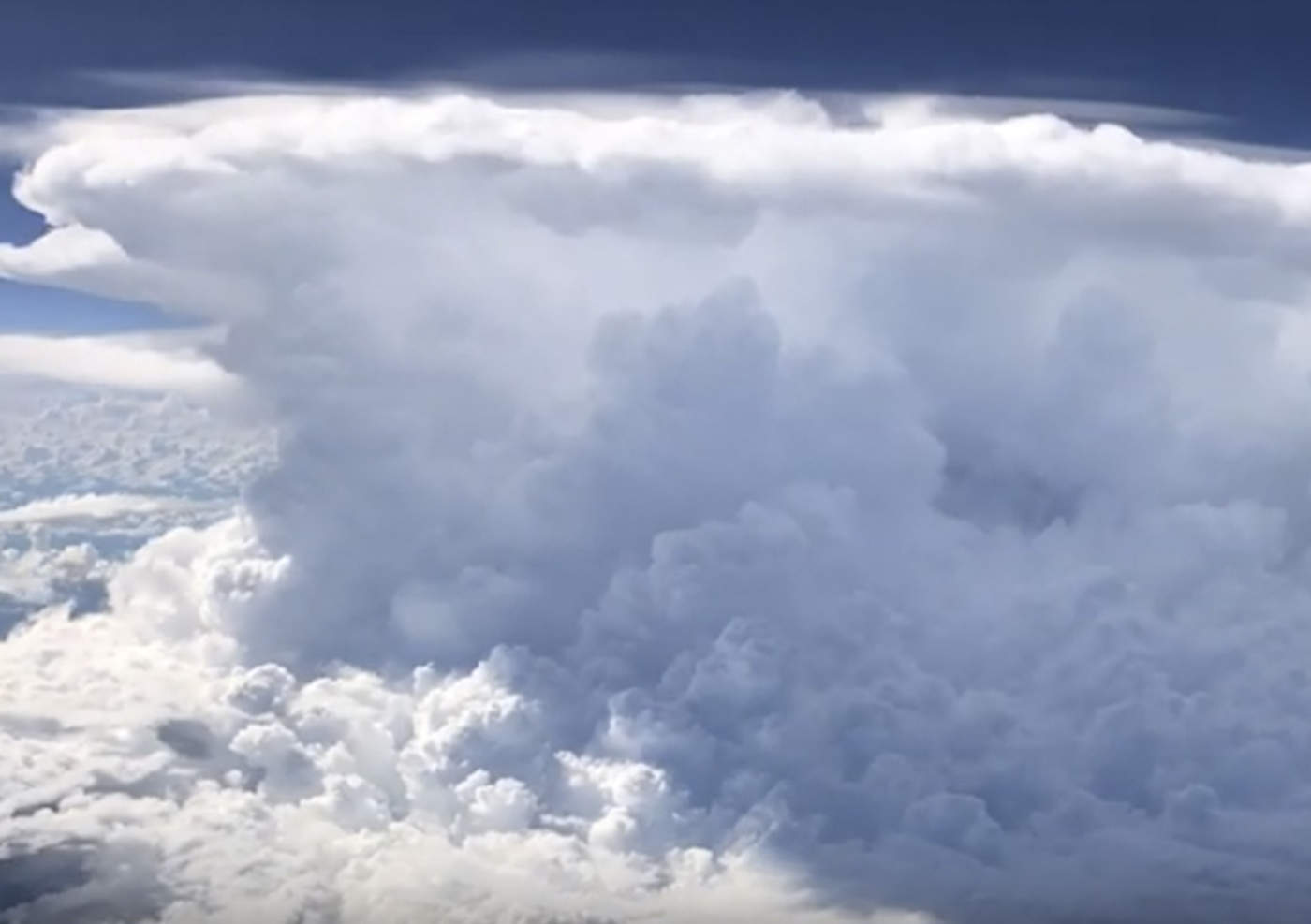 Así se ve la formación de una tormenta desde avión