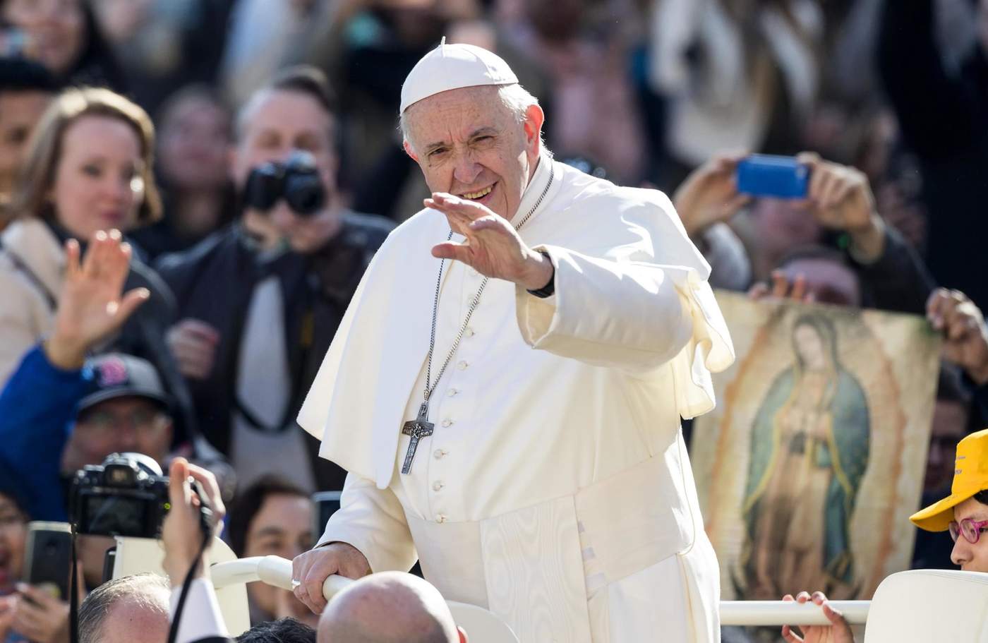 Papa Francisco insta a combatir la violencia con paciencia y mansedumbre
