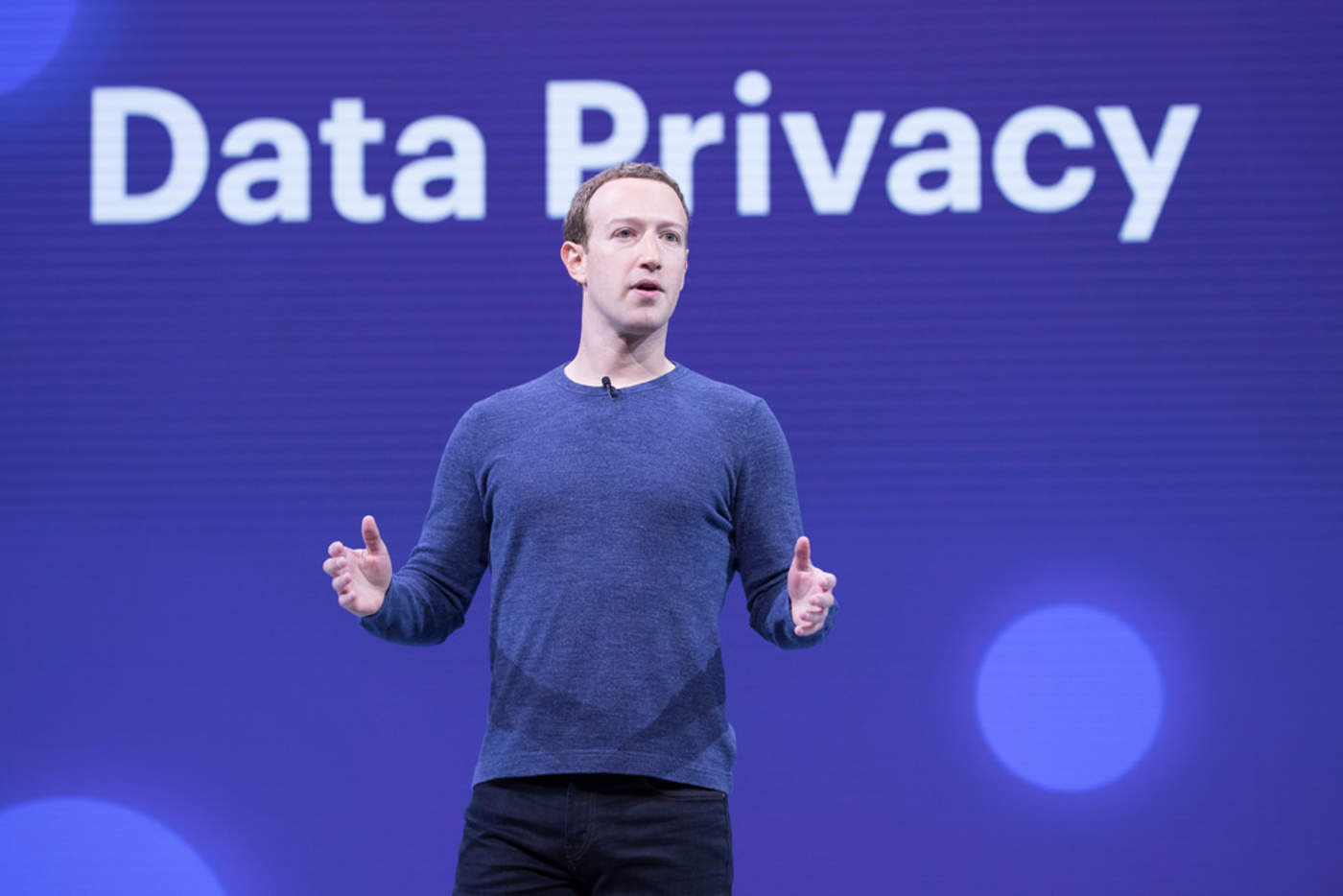 Proteger mejor la privacidad de los 2.000 millones de usuarios de Facebook podría socavar el modelo de negocios de la compañía. (ESPECIAL)