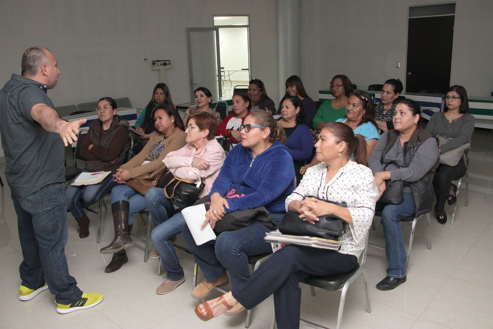 Capacitan a promotoras del DIF Torreón, buscan agilizar las actividades cotidianas del sistema en todo el municipio. (ROBERTO ITURRIAGA)