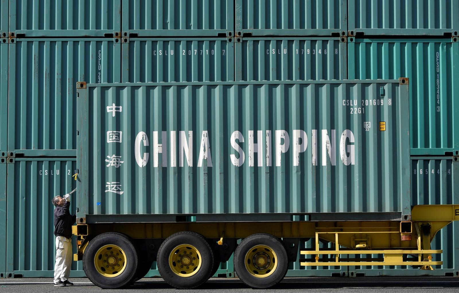 Según el reporte del Departamento de Comercio, el déficit comercial con China alcanzó una cifra récord de 419 mil 200 millones de dólares y el déficit en general aumentó 19 por ciento. (ARCHIVO)