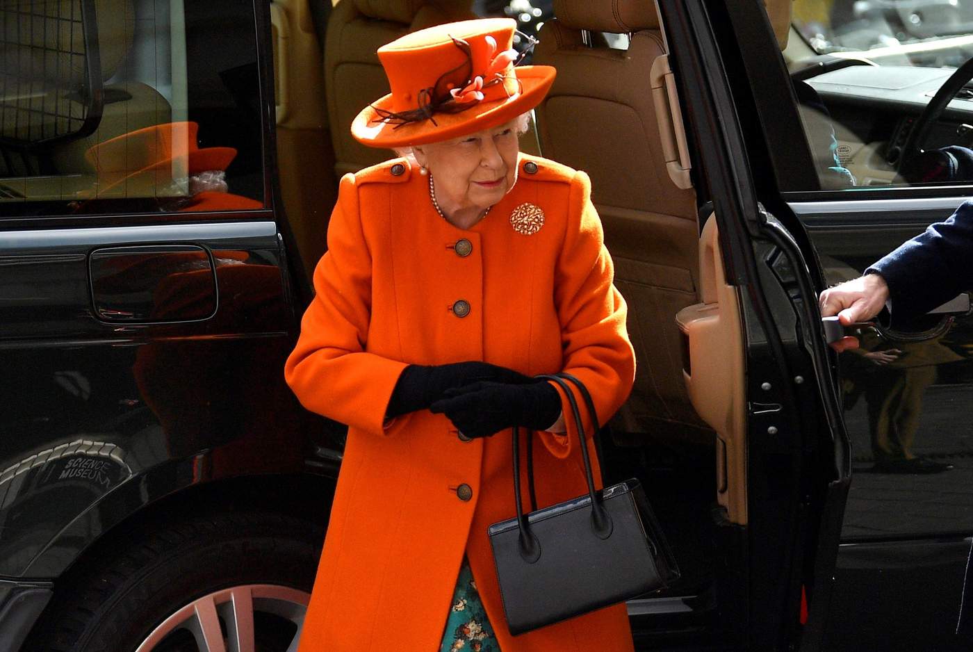 Reina Isabel II cuelga por primera vez un comentario en Instagram
