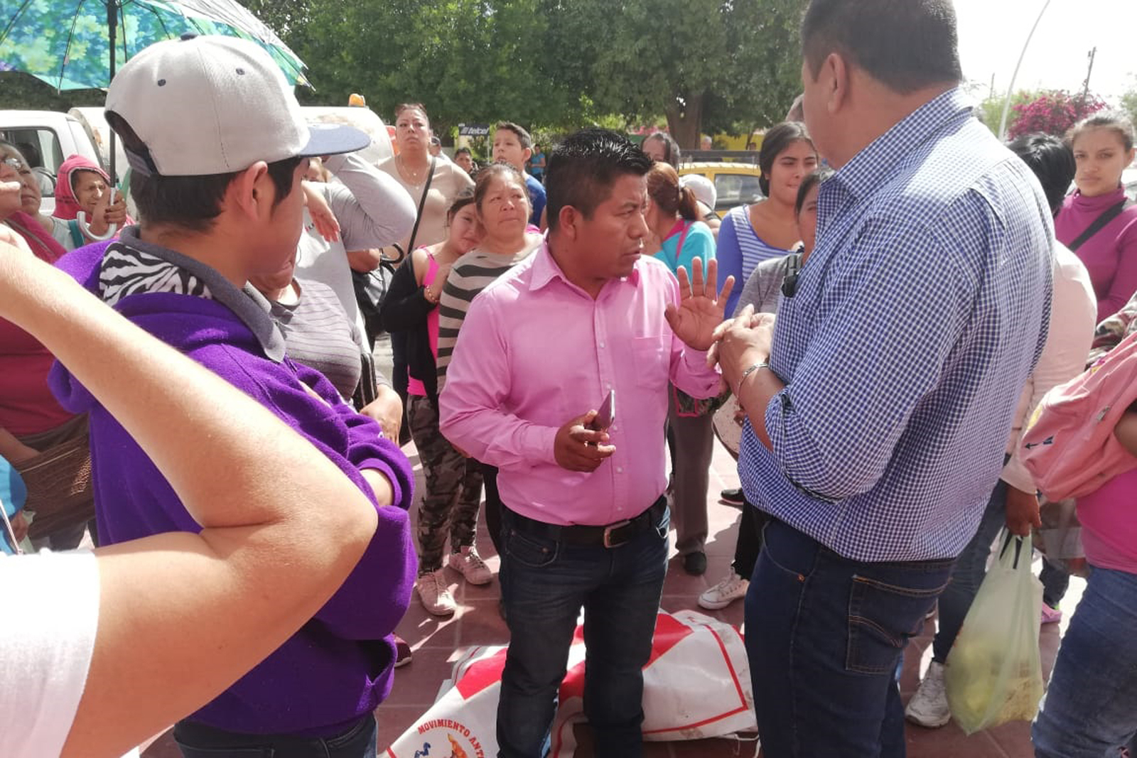Integrantes de Antorcha Campesina se manifestaron para pedir acceso a servicios básicos. (EL SIGLO DE TORREÓN/EDITH GONZÁLEZ)