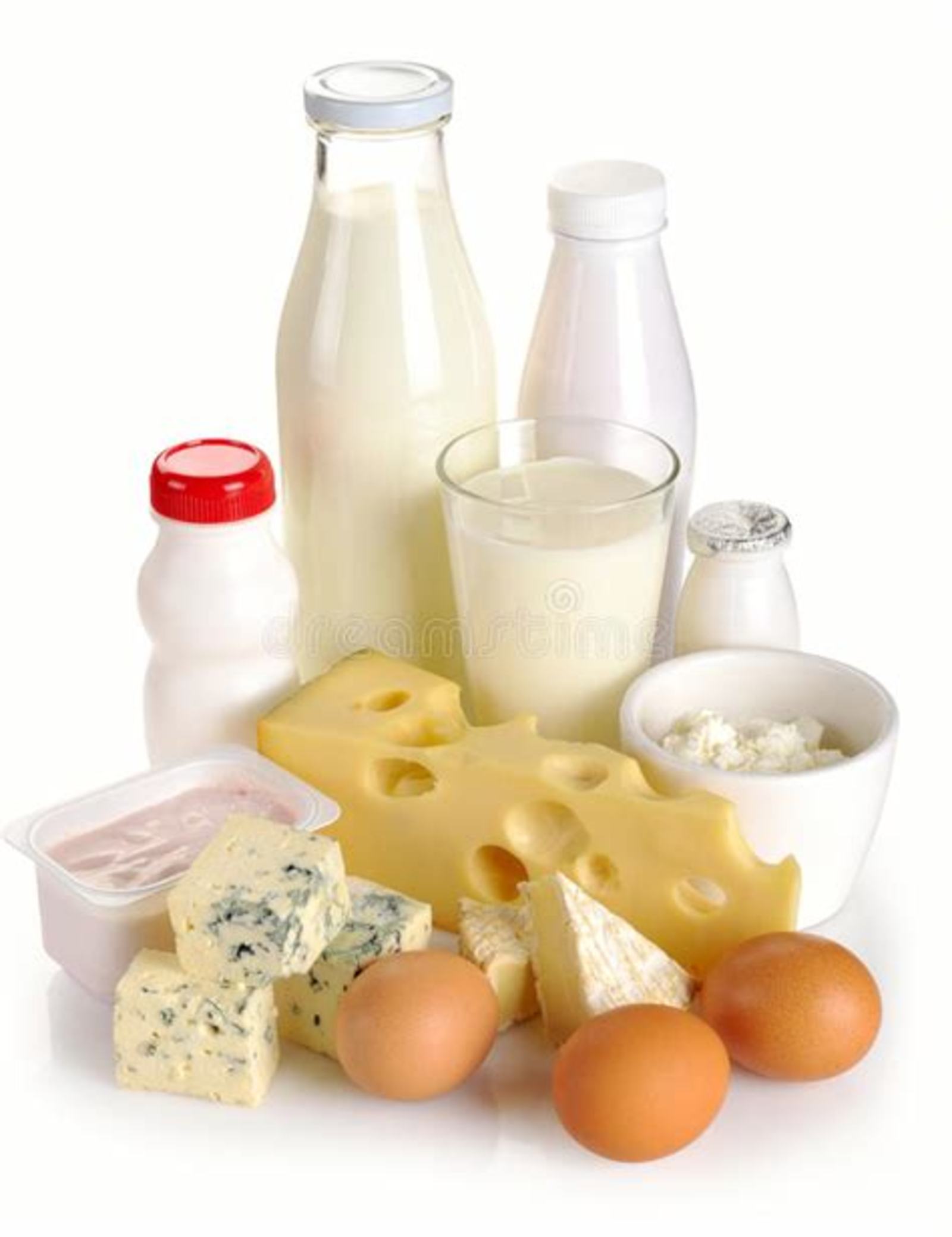LÁCTEOS
Son ricos en calcio, el cual es fundamental en la prevención de la osteoporosis, una enfermedad común entre las mujeres. De acuerdo con la Asociación Mexicana de Metabolismo Óseo y Mineral A.C., se estima que después de los 50 años, 1 de cada 5 mujeres sufrirá una fractura osteoporótica, así que es fundamental la prevención mediante la ingesta de leche, queso y yogur. También existen opciones sin lactosa como el tofu o la leche de soya.