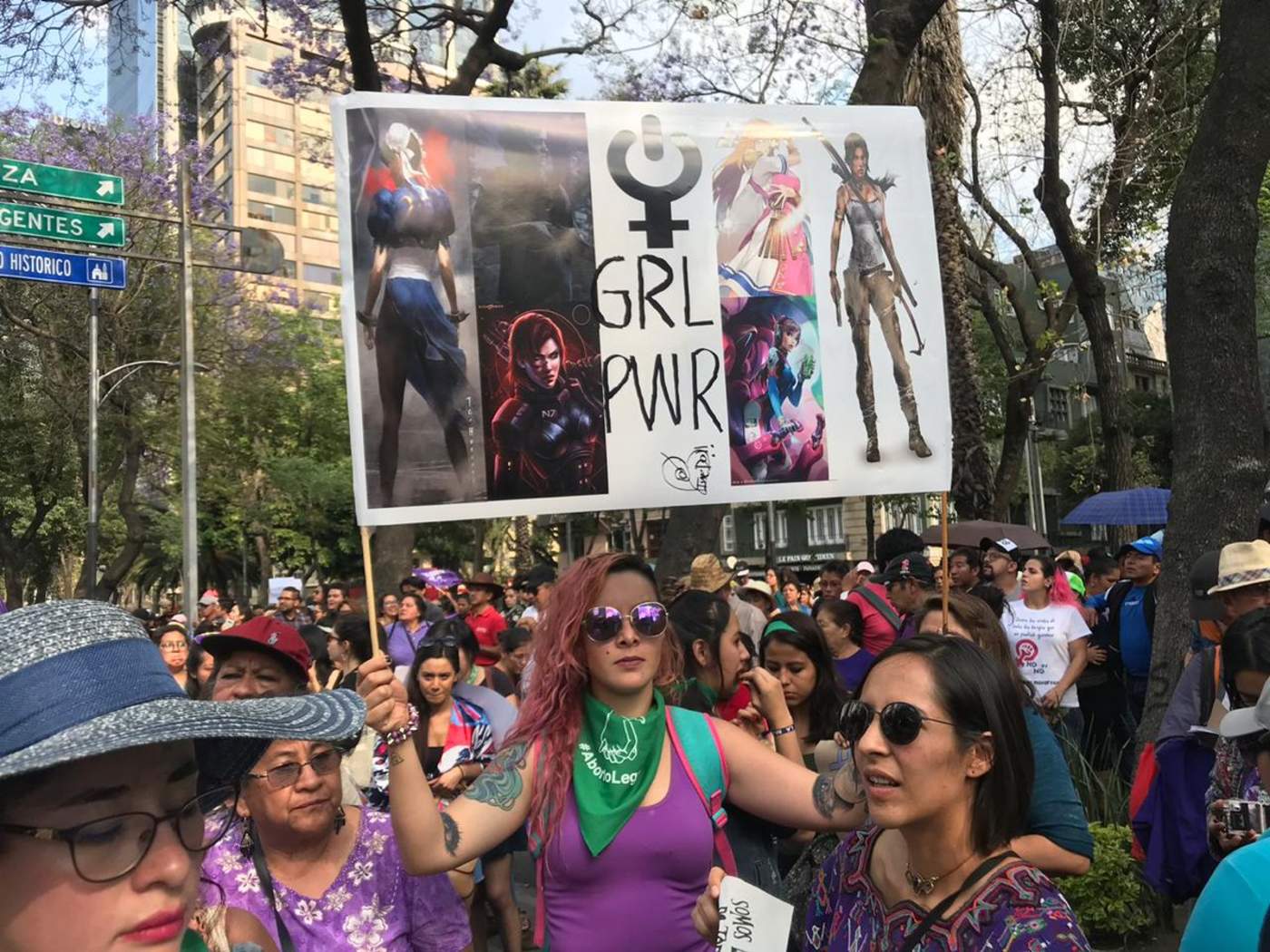 Marchan del Ángel al Zócalo por el Día Internacional de la Mujer