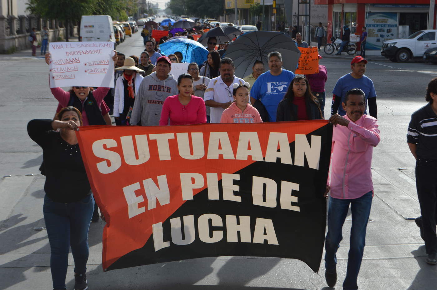 En caso de que los resultados sigan siendo negativos, los empleados del sindicato aumentarán marchas y manifestaciones en Saltillo y Torreón, las cuales iniciaron el mismo viernes en las principales plazas públicas de ambos municipios. (ARCHIVO)