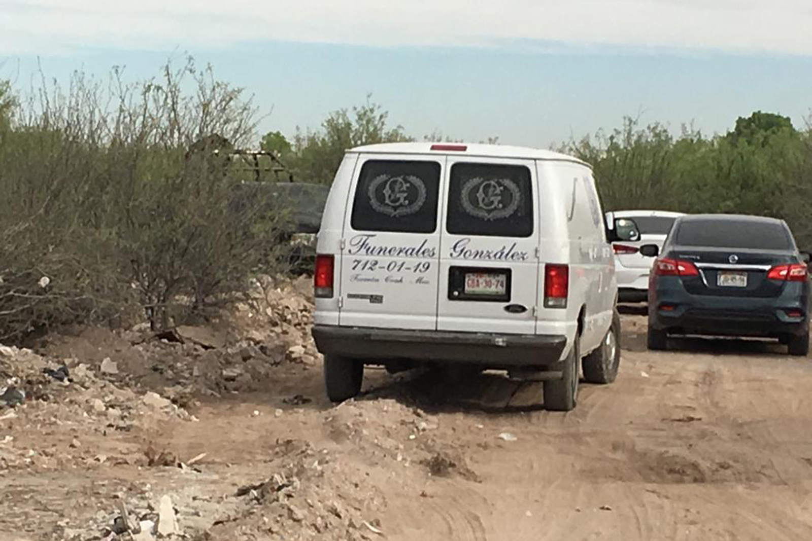El cuerpo se encontraba sin ropa y envuelto en un plástico de color negro en un terreno en breña del fraccionamiento La Perla de la ciudad de Torreón. (EL SIGLO DE TORREÓN) 
