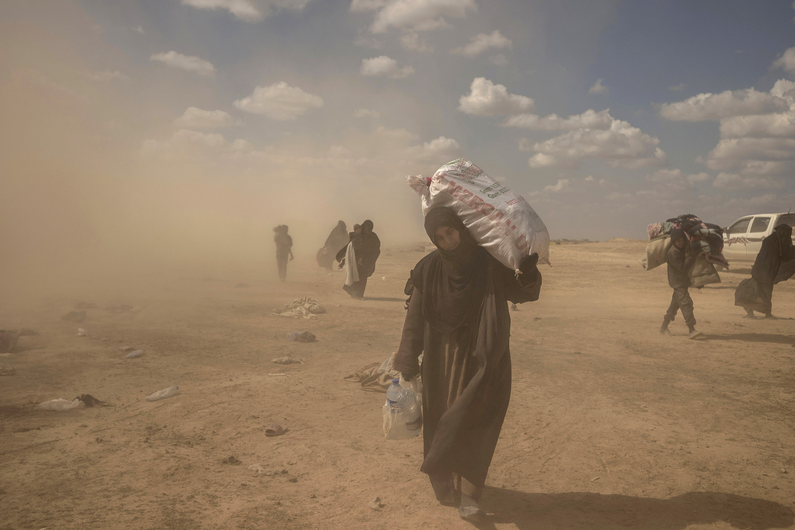 Después de esa operación, miles de residentes y muchos combatientes evacuaron Baghuz en los cuatro días siguientes.