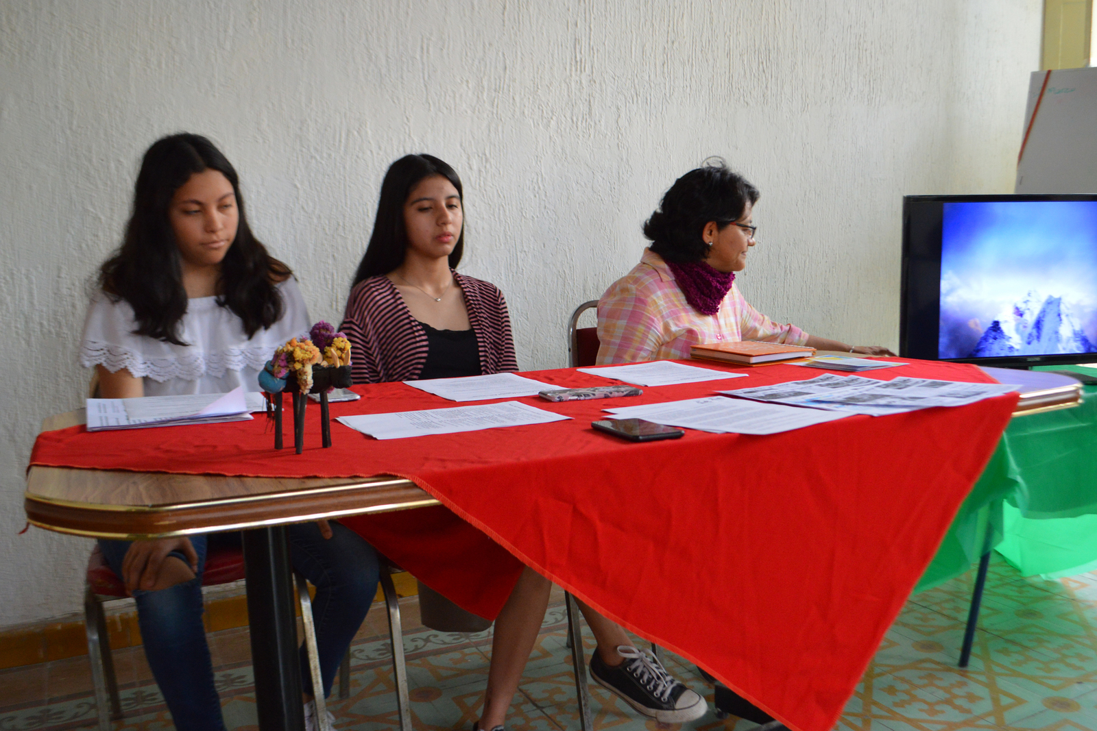 Las dos estudiantes ofrecieron una rueda de prensa para hacer la invitación a los estudiantes a que se sumen a la movilización.