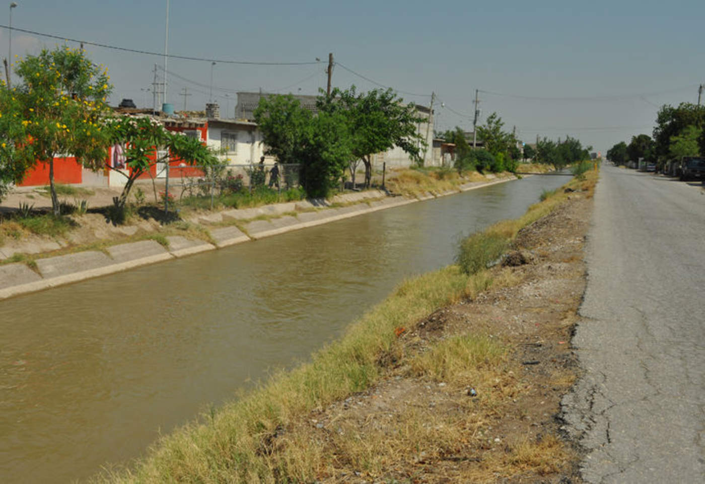 A evitar tragedias. Buscan prevenir que más personas mueran ahogadas en los canales de riego en Gómez Palacio. (EL SIGLO DE TORREÓN)