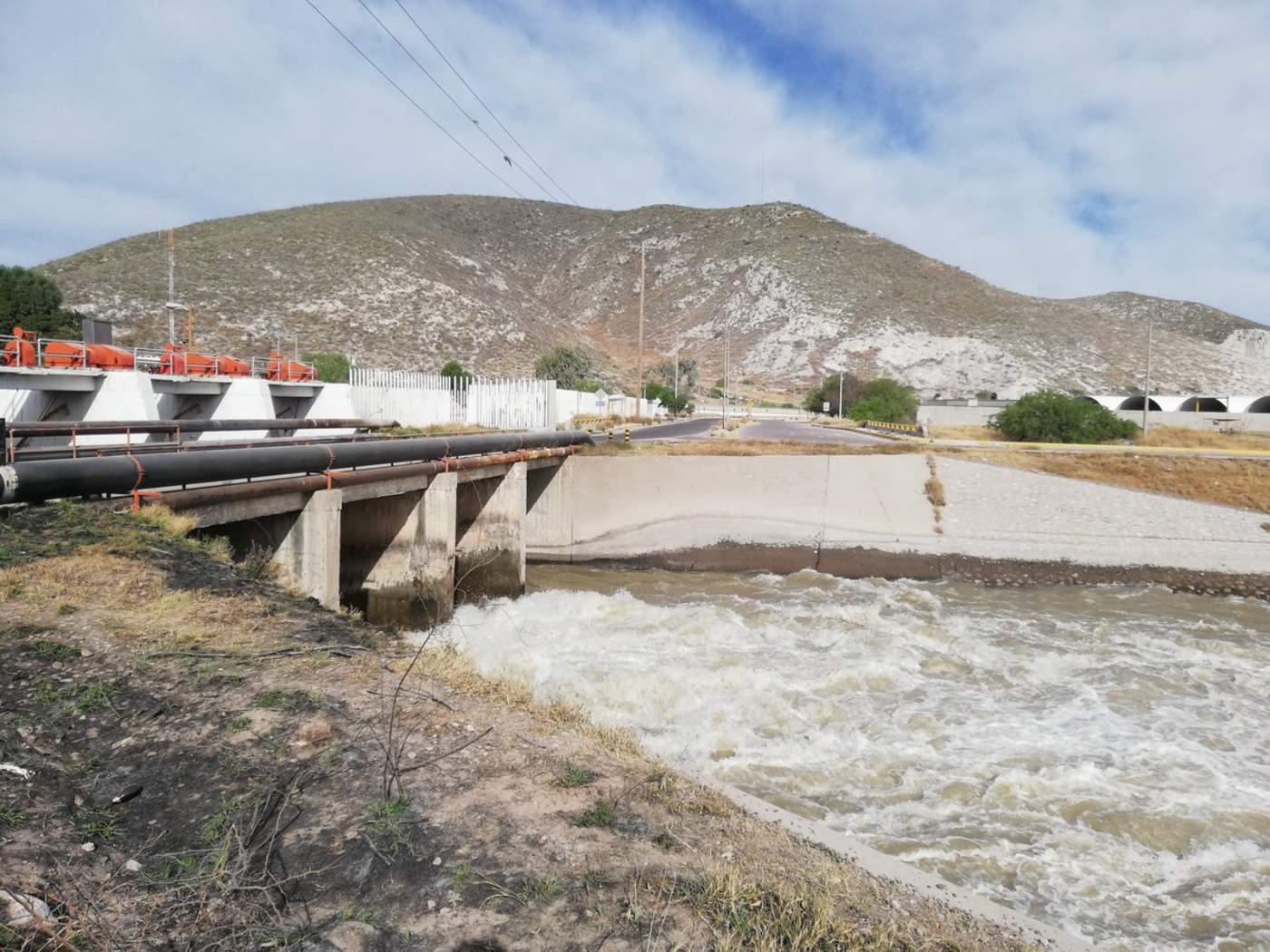 Desde las primeras horas de este domingo llegó el agua a la represa San Fernando de Lerdo para dar inicio al Ciclo de Riego Agrícola 2018-2019. (EL SIGLO DE TORREÓN) 