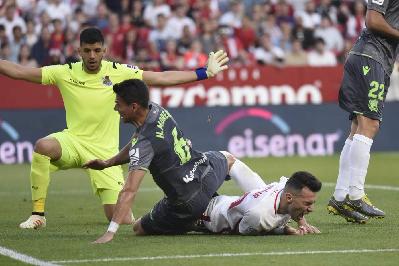 Moreno arrancó el partido en el 11 inicial y disputó todo el encuentro, que se llevó a cabo en estadio Ramón Sánchez Pizjuán. (Especial)