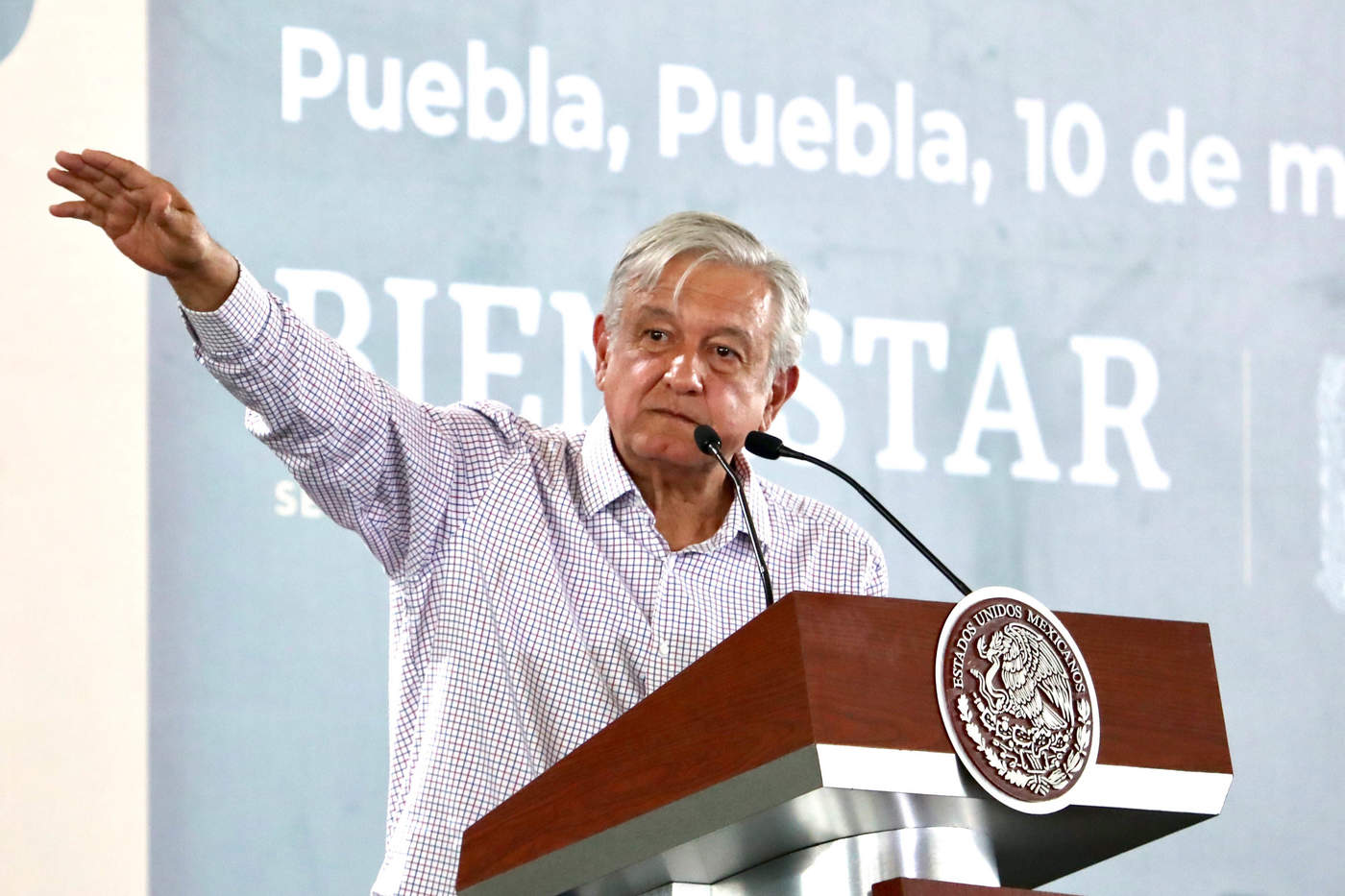 Obrador pide elecciones 'limpias' en Puebla