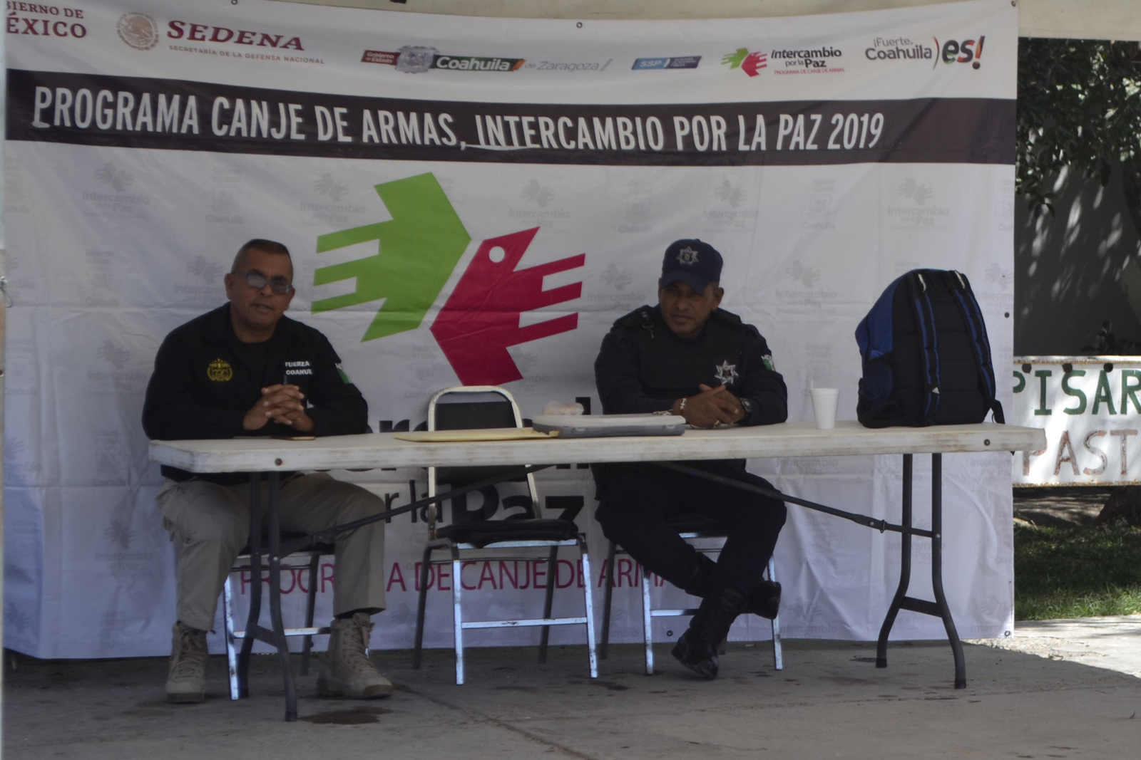 Invitan a la ciudadanía a continuar con el programa de canje de armas en la plaza principal de Matamoros. (ARCHIVO)