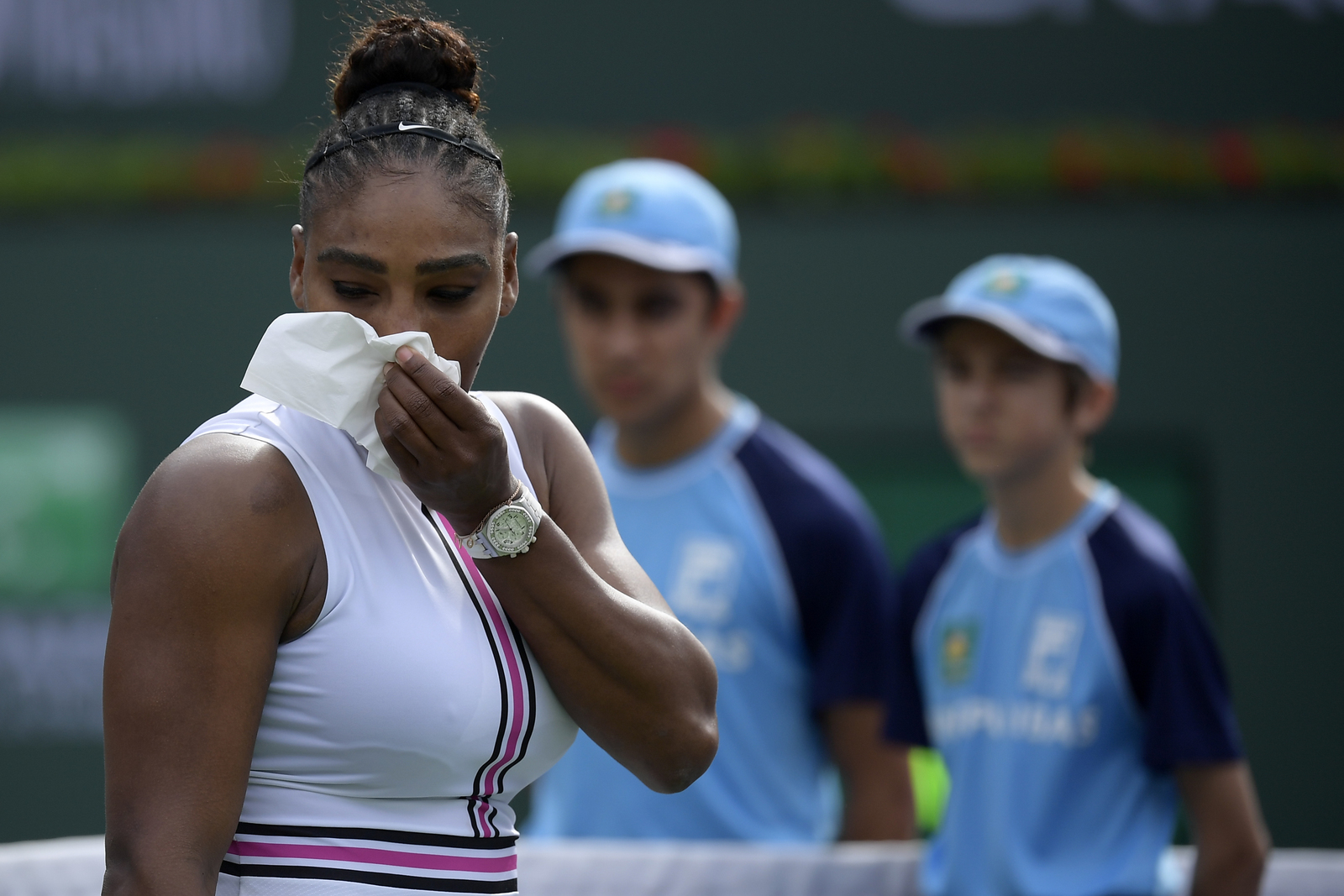 Serena Williams abandonó ayer el partido ante Garbiñe Muguruza, en el Masters de Indian Wells.
