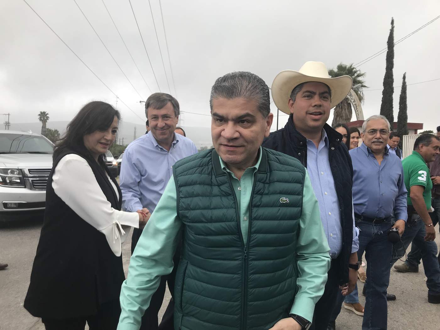 El gobernador Miguel Riquelme y el alcalde Jesús Alfredo Paredes dieron el banderazo de inicio de obra de pavimentación para siete colonias en Monclova. (EL SIGLO COAHUILA)