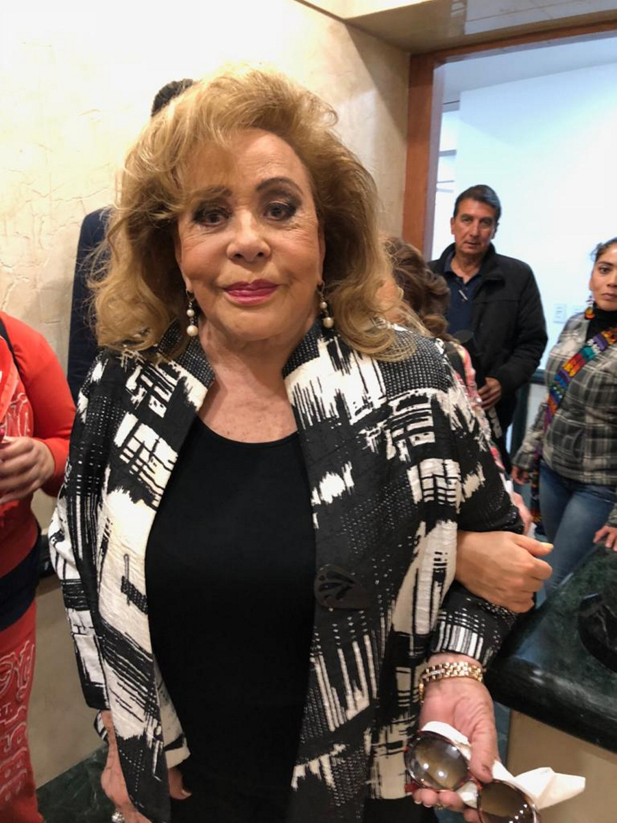 Sana. Silvia Pinal está bien, según señaló su hija, la cantante Alejandra Guzmán, ella y su hermano están con ella en el hospital. (ARCHIVO)