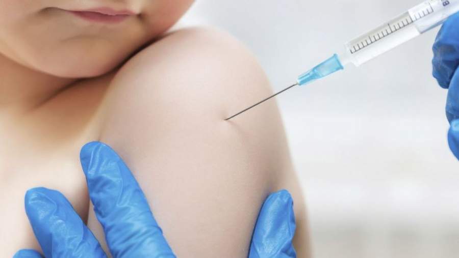 De carecer del certificado de vacunación, los padres corren el riesgo de pagar una multa. (ARCHIVO)