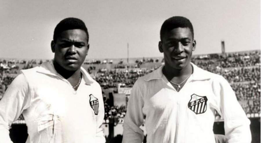 Mientras Pelé maravillaba al mundo a sus 17 años en el Mundial de 1958, Coutinho debutaba con la camiseta del Santos a los 14. (Especial)