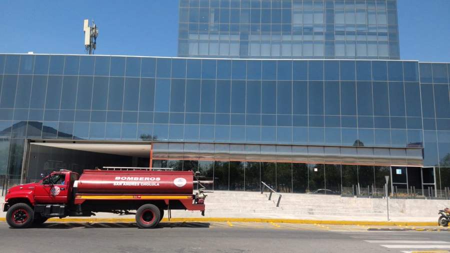 Fernando Estrella, director operativo de Protección Civil de Puebla, reportó que los empleados de la Torre Titanium ya han sido desalojados ante el incendio que sucede en ese edificio, ubicado en la capital de Puebla. (ARCHIVO)