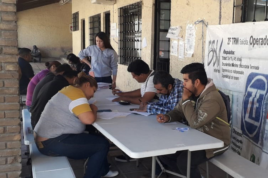 Sampetrinos acuden a reclutamiento en Gómez Palacio